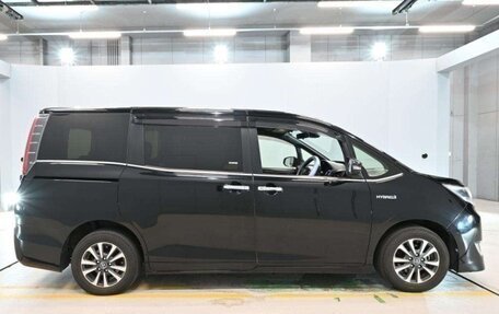 Toyota Esquire I, 2017 год, 1 560 000 рублей, 3 фотография