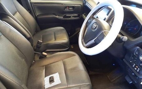 Toyota Esquire I, 2017 год, 1 560 000 рублей, 10 фотография