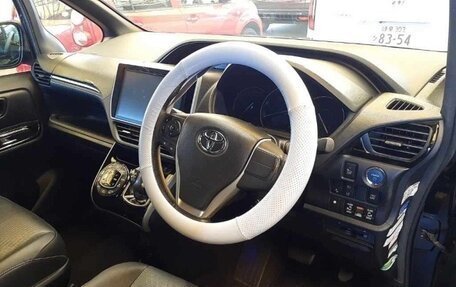 Toyota Esquire I, 2017 год, 1 560 000 рублей, 9 фотография