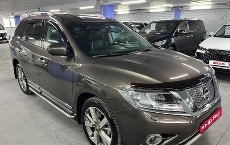 Nissan Pathfinder, 2016 год, 1 895 000 рублей, 3 фотография