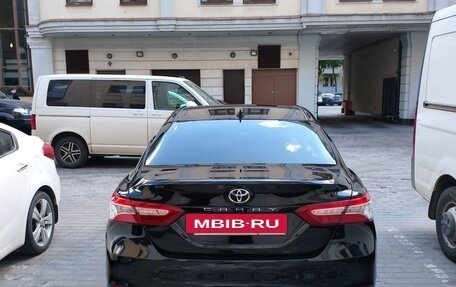 Toyota Camry, 2020 год, 2 200 000 рублей, 4 фотография