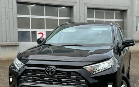 Toyota RAV4, 2021 год, 3 600 000 рублей, 2 фотография