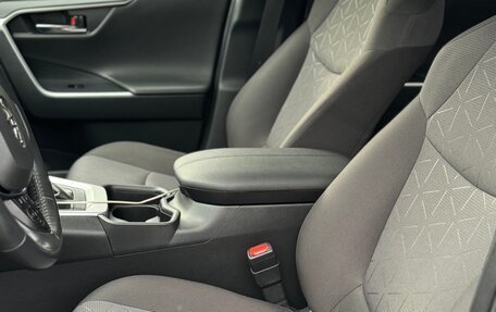 Toyota RAV4, 2021 год, 3 600 000 рублей, 26 фотография