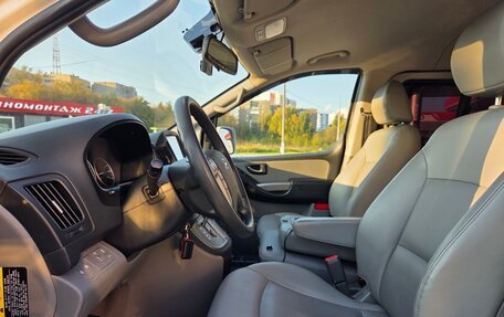 Hyundai Grand Starex Grand Starex I рестайлинг 2, 2019 год, 3 470 000 рублей, 15 фотография
