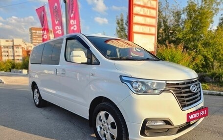 Hyundai Grand Starex Grand Starex I рестайлинг 2, 2019 год, 3 470 000 рублей, 4 фотография