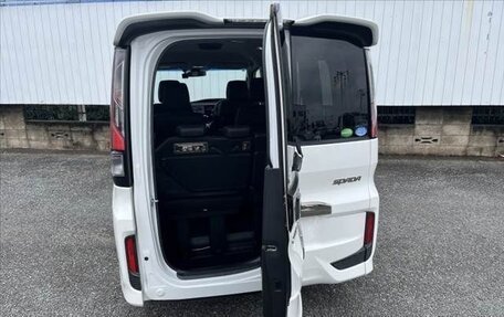 Honda Stepwgn IV, 2017 год, 1 500 000 рублей, 16 фотография