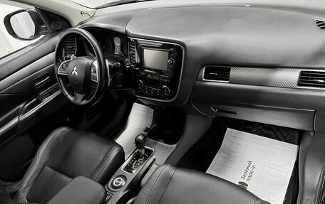 Mitsubishi Outlander III рестайлинг 3, 2012 год, 1 525 000 рублей, 13 фотография