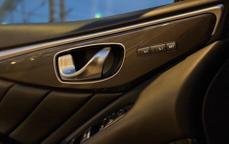 Infiniti Q50 I рестайлинг, 2017 год, 1 900 000 рублей, 17 фотография