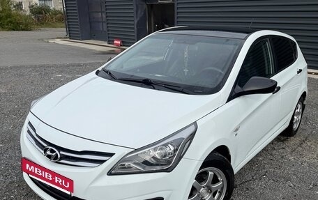 Hyundai Solaris II рестайлинг, 2015 год, 1 050 000 рублей, 3 фотография