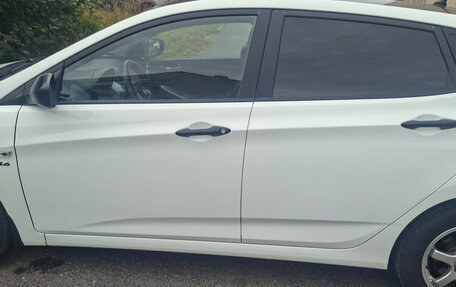 Hyundai Solaris II рестайлинг, 2015 год, 1 050 000 рублей, 14 фотография