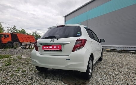 Toyota Vitz, 2014 год, 860 000 рублей, 2 фотография