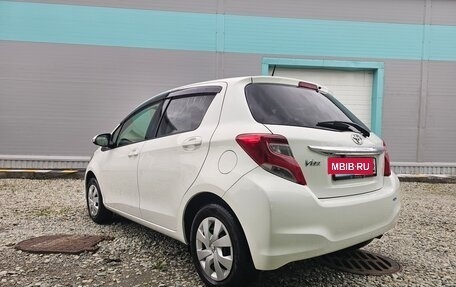 Toyota Vitz, 2014 год, 860 000 рублей, 3 фотография