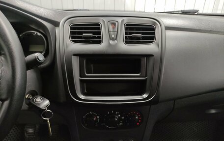 Renault Logan II, 2017 год, 395 000 рублей, 11 фотография