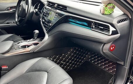 Toyota Camry, 2018 год, 2 650 000 рублей, 9 фотография