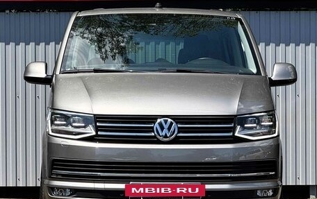 Volkswagen Multivan T6 рестайлинг, 2019 год, 3 997 000 рублей, 2 фотография