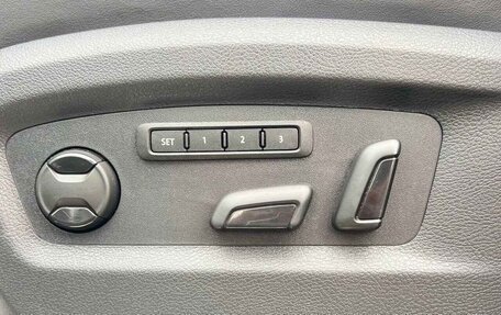 Volkswagen Multivan T6 рестайлинг, 2019 год, 3 997 000 рублей, 8 фотография