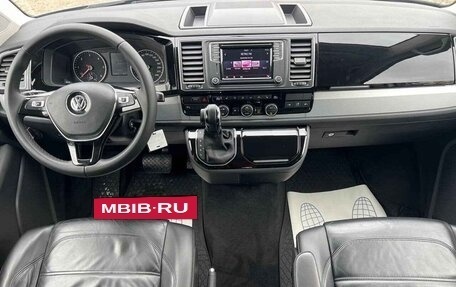 Volkswagen Multivan T6 рестайлинг, 2019 год, 3 997 000 рублей, 12 фотография