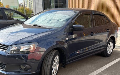 Volkswagen Polo VI (EU Market), 2013 год, 695 000 рублей, 3 фотография