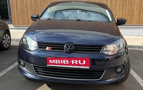 Volkswagen Polo VI (EU Market), 2013 год, 695 000 рублей, 2 фотография