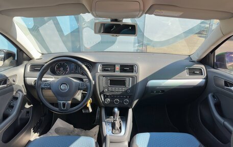 Volkswagen Jetta VI, 2013 год, 997 000 рублей, 2 фотография