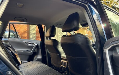 Toyota RAV4, 2019 год, 2 500 000 рублей, 11 фотография