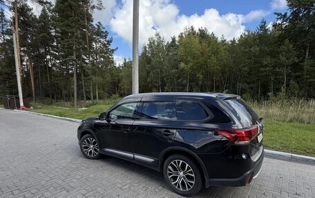 Mitsubishi Outlander III рестайлинг 3, 2015 год, 900 000 рублей, 6 фотография