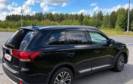 Mitsubishi Outlander III рестайлинг 3, 2015 год, 900 000 рублей, 4 фотография