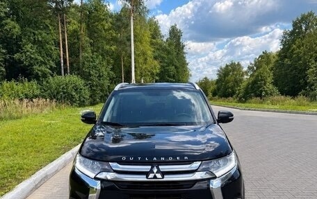 Mitsubishi Outlander III рестайлинг 3, 2015 год, 900 000 рублей, 3 фотография