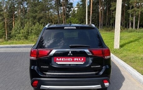 Mitsubishi Outlander III рестайлинг 3, 2015 год, 900 000 рублей, 2 фотография