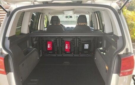 Volkswagen Touran III, 2011 год, 1 200 000 рублей, 4 фотография
