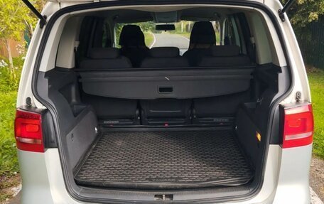 Volkswagen Touran III, 2011 год, 1 200 000 рублей, 10 фотография