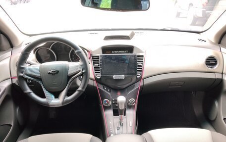 Chevrolet Cruze II, 2010 год, 385 000 рублей, 15 фотография
