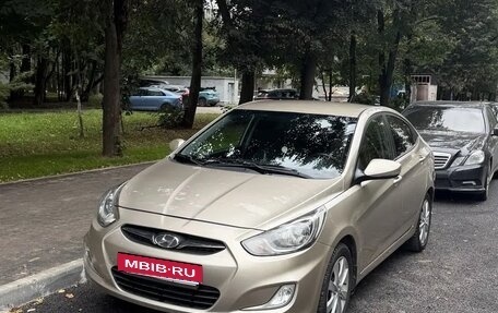 Hyundai Solaris II рестайлинг, 2011 год, 700 000 рублей, 2 фотография