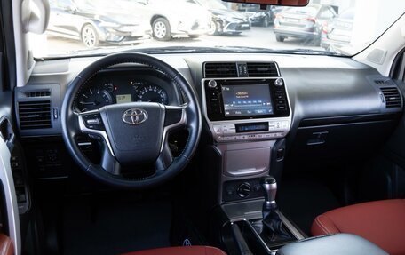 Toyota Land Cruiser Prado 150 рестайлинг 2, 2018 год, 4 369 000 рублей, 6 фотография