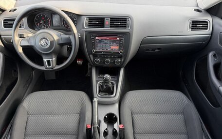Volkswagen Jetta VI, 2014 год, 900 000 рублей, 13 фотография