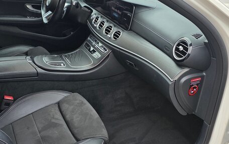 Mercedes-Benz E-Класс, 2021 год, 4 400 000 рублей, 22 фотография