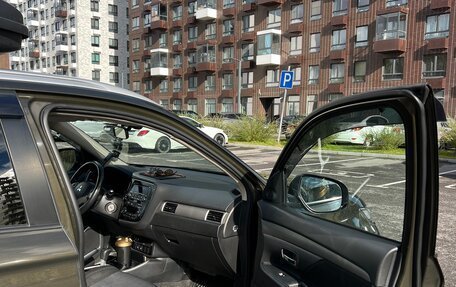 Mitsubishi Outlander III рестайлинг 3, 2018 год, 1 585 000 рублей, 11 фотография