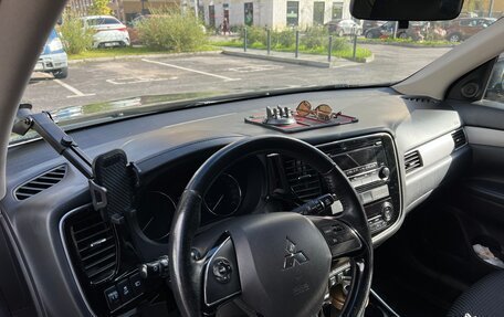 Mitsubishi Outlander III рестайлинг 3, 2018 год, 1 585 000 рублей, 9 фотография