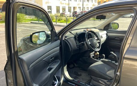 Mitsubishi Outlander III рестайлинг 3, 2018 год, 1 585 000 рублей, 10 фотография