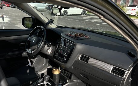 Mitsubishi Outlander III рестайлинг 3, 2018 год, 1 585 000 рублей, 12 фотография
