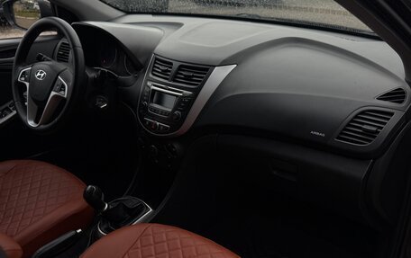 Hyundai Solaris II рестайлинг, 2015 год, 990 000 рублей, 12 фотография