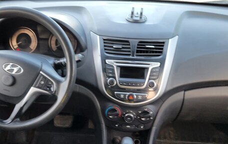 Hyundai Solaris II рестайлинг, 2011 год, 620 000 рублей, 10 фотография