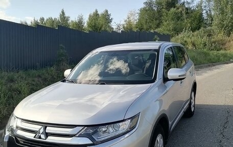 Mitsubishi Outlander III рестайлинг 3, 2017 год, 2 100 000 рублей, 7 фотография