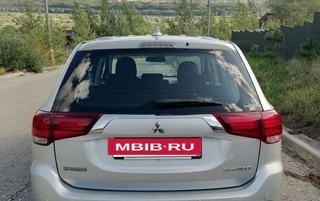 Mitsubishi Outlander III рестайлинг 3, 2017 год, 2 100 000 рублей, 5 фотография