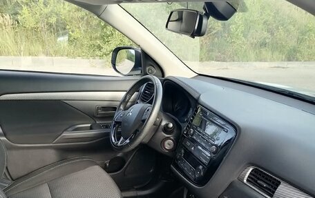 Mitsubishi Outlander III рестайлинг 3, 2017 год, 2 100 000 рублей, 11 фотография