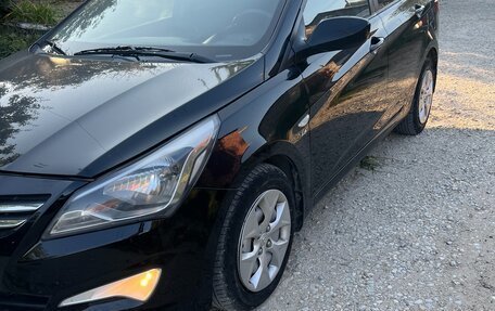 Hyundai Solaris II рестайлинг, 2015 год, 1 050 000 рублей, 2 фотография
