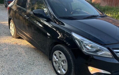 Hyundai Solaris II рестайлинг, 2015 год, 1 050 000 рублей, 4 фотография