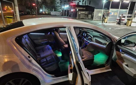 Hyundai Elantra VI рестайлинг, 2016 год, 800 000 рублей, 7 фотография