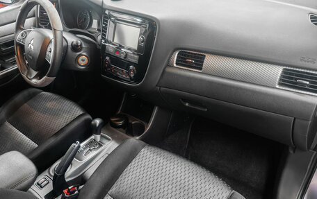Mitsubishi Outlander III рестайлинг 3, 2013 год, 1 389 900 рублей, 9 фотография