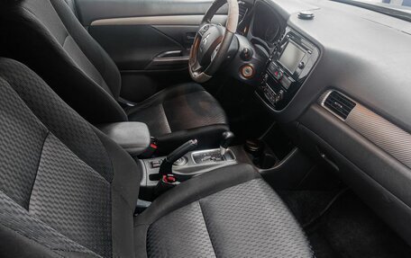 Mitsubishi Outlander III рестайлинг 3, 2013 год, 1 389 900 рублей, 12 фотография